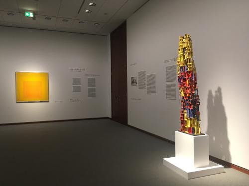 Günther Hornig  Neue Nationalgalerie Berlin - G&uuml;nther Hornig, Strukturierte Vertikale Rot-Gelb-Blau, 1988 - LÄKEMÄKER